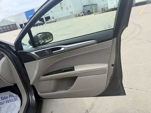 Used 2018 Ford Fusion SE FWD image 13