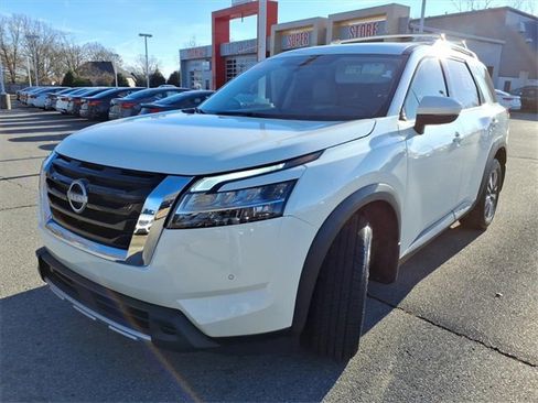 Certified 2024 Nissan Pathfinder SL image 21