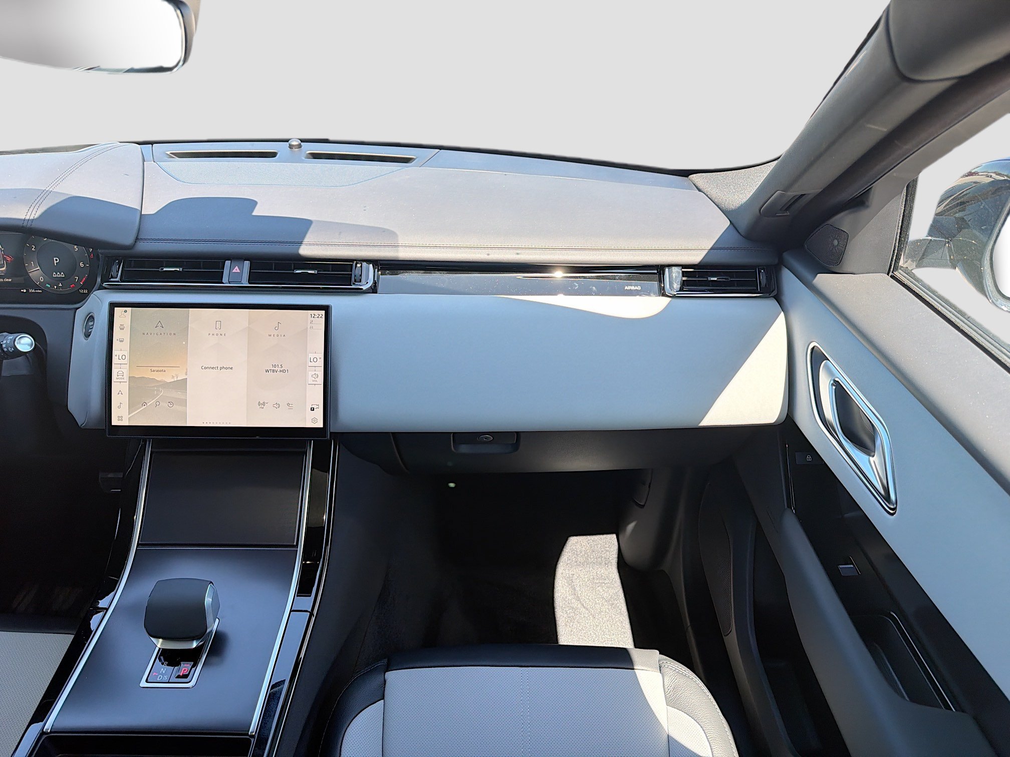 New 2026 Land Rover Range Rover Velar Dynamic SE AWD/4WD image 18