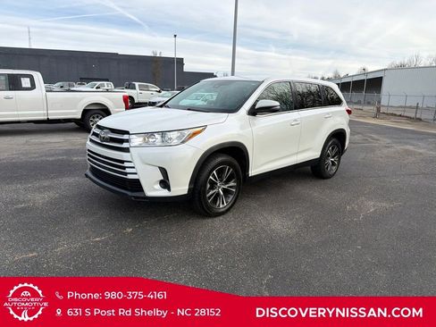 Used 2019 Toyota Highlander LE image 2