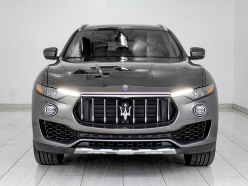 Used 2017 Maserati Levante S image 3