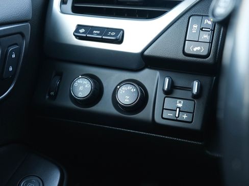 Used 2020 Chevrolet Suburban Premier image 35