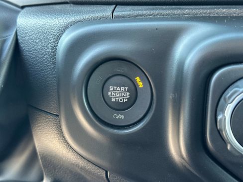 Used 2022 Jeep Wrangler Unlimited Sahara image 28