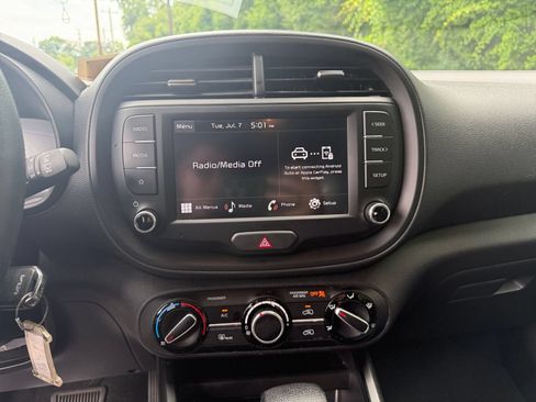 Used 2025 Kia Soul LX w/ LX Technology Package FWD image 17