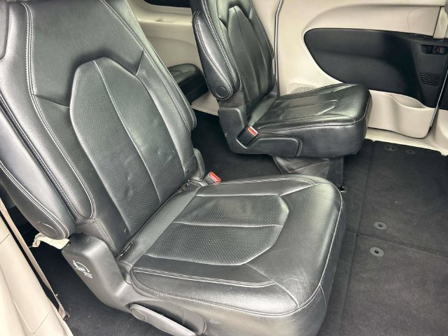 Used 2022 Chrysler Pacifica Touring-L FWD image 20