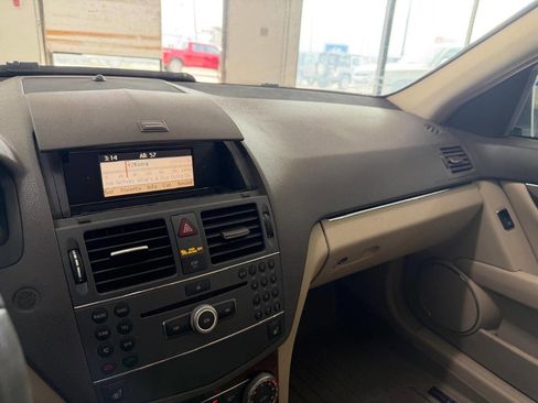 Used 2010 Mercedes-Benz C 300 Luxury image 28