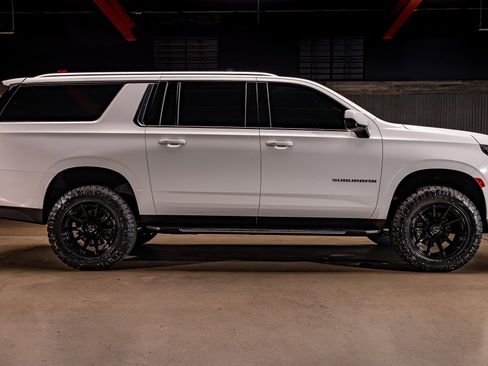 Used 2024 Chevrolet Suburban LS image 11