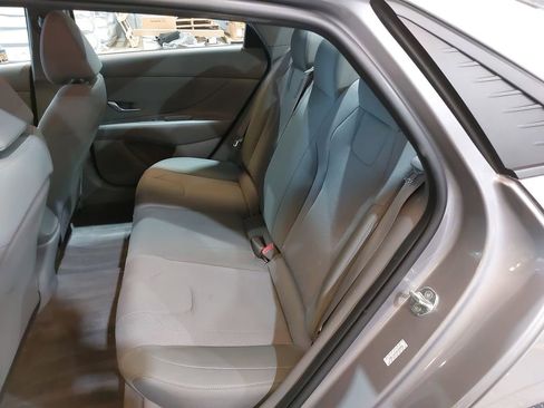 Used 2023 Hyundai Elantra SE FWD image 15