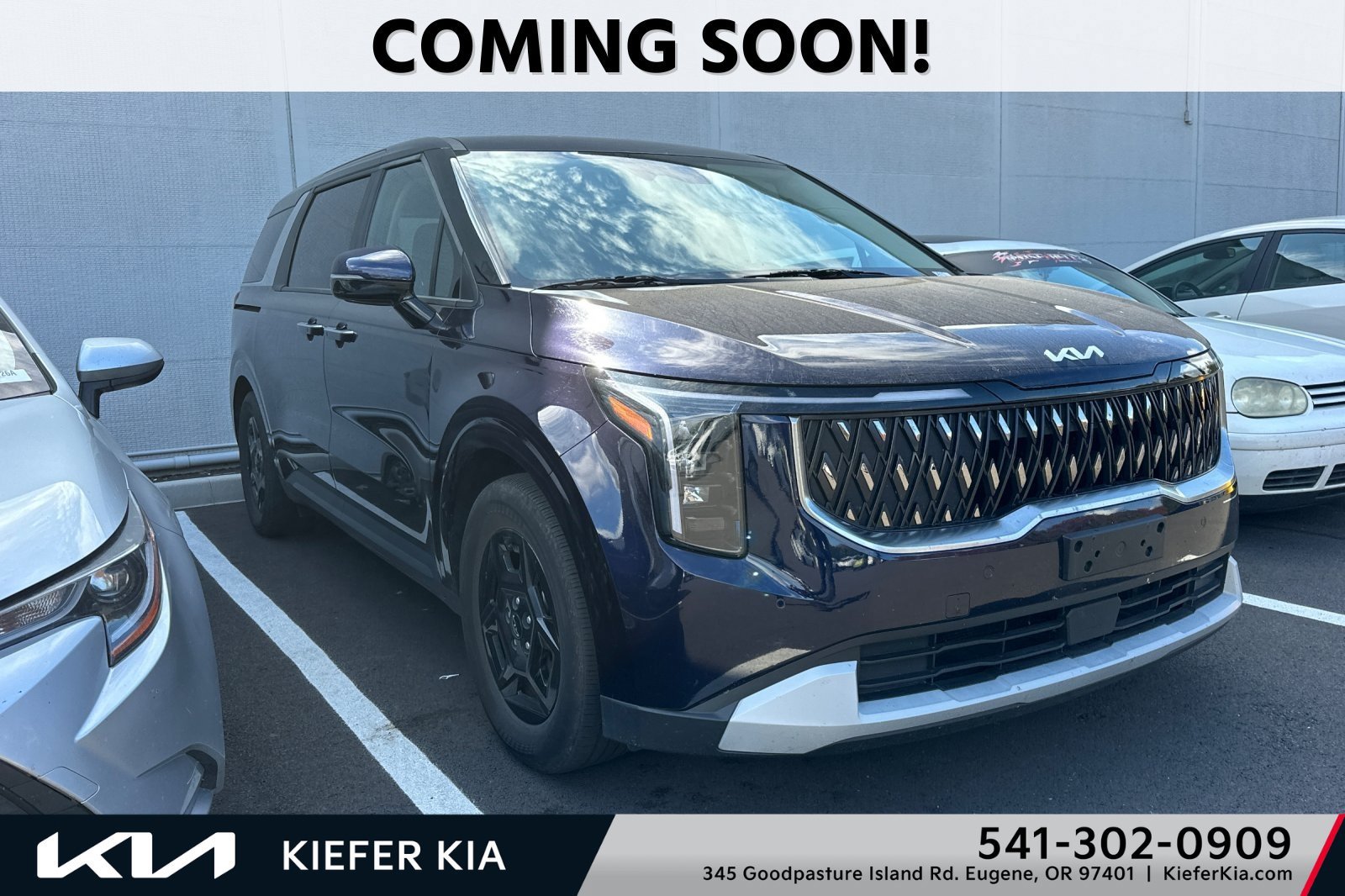 Used 2025 Kia Carnival FWD image 1