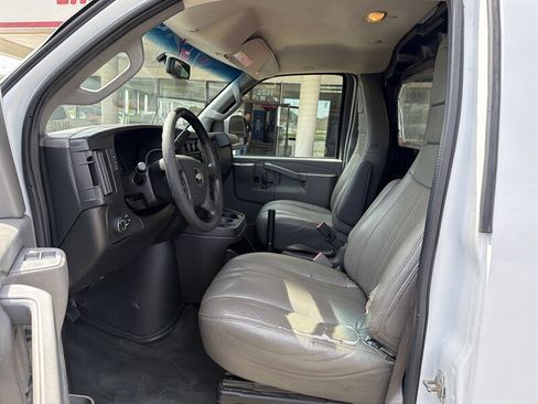 Used 2017 Chevrolet Express 2500 RWD image 9