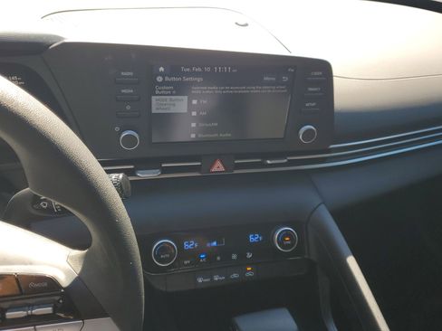 Used 2023 Hyundai Elantra SEL image 25