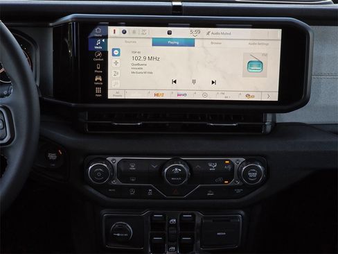 New 2025 Jeep Gladiator Sport image 10