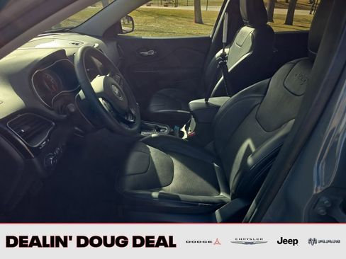 Used 2023 Jeep Cherokee Altitude Lux image 10