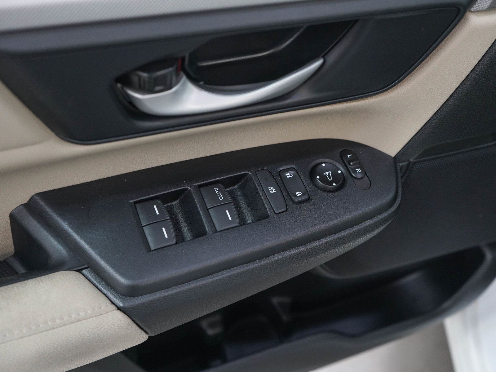 Used 2019 Honda CR-V LX image 19