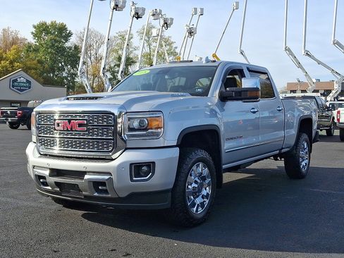 Used 2018 GMC Sierra 2500 Denali w/ Duramax Plus Package image 4