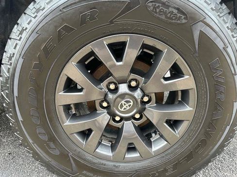 Used 2023 Toyota Tacoma SR5 w/ Technology Package image 29