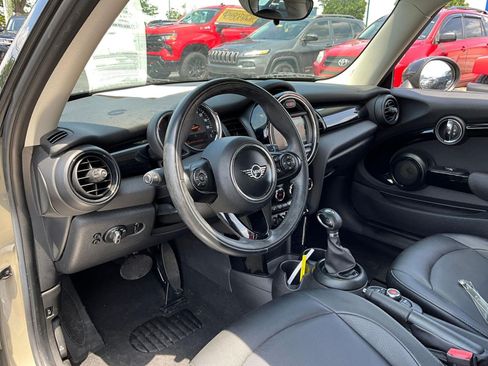 Used 2019 MINI Cooper 2-Door Hardtop w/ Signature Upholstery Package FWD image 16