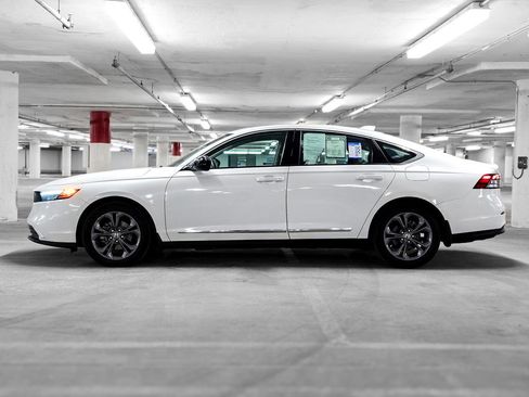 Used 2023 Honda Accord EX image 12