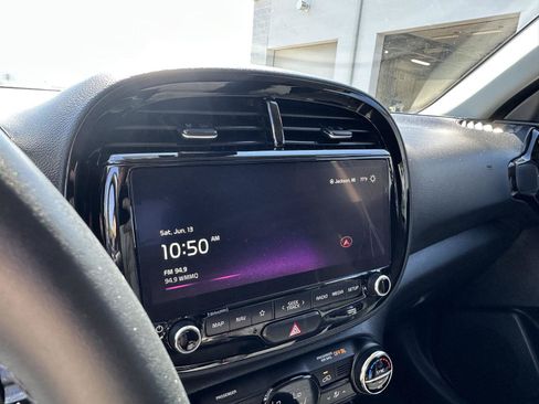 Used 2025 Kia Soul EX FWD image 31