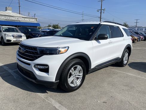 Used 2024 Ford Explorer XLT w/ Equipment Group 202A image 2