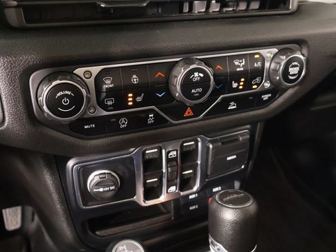 Used 2024 Jeep Gladiator Sport AWD/4WD image 7