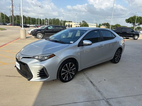 Used 2017 Toyota Corolla SE FWD image 4