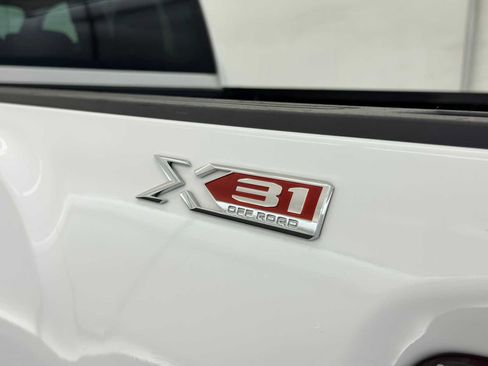 Used 2025 GMC Sierra 3500 SLT w/ X31 Off-Road Package image 12