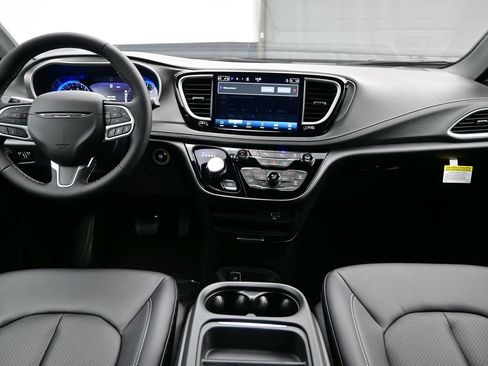 New 2027 Chrysler Pacifica Select AWD/4WD image 12