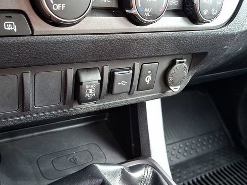 Certified 2020 Toyota Tacoma TRD Off-Road AWD/4WD image 23