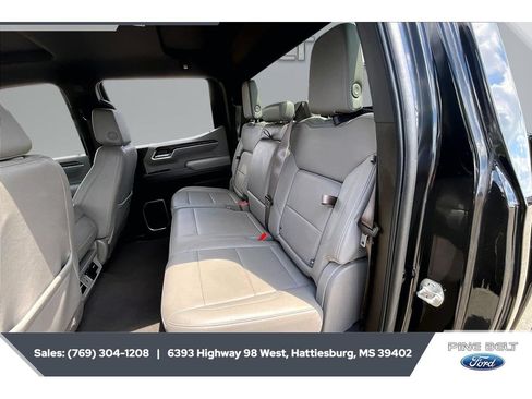 Used 2025 GMC Sierra 1500 SLT AWD/4WD image 20