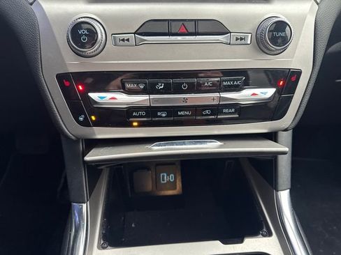 Used 2022 Ford Explorer XLT w/ Equipment Group 202A image 22