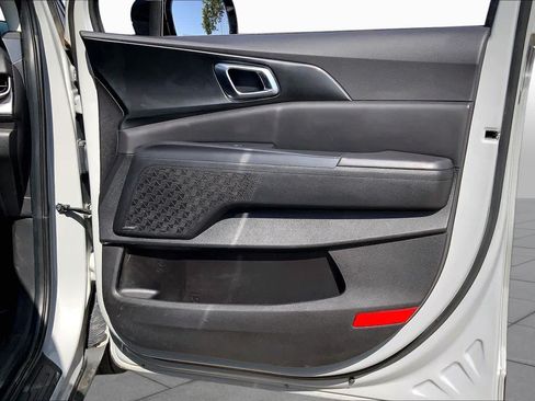 Used 2025 Kia Carnival SX Prestige FWD image 23