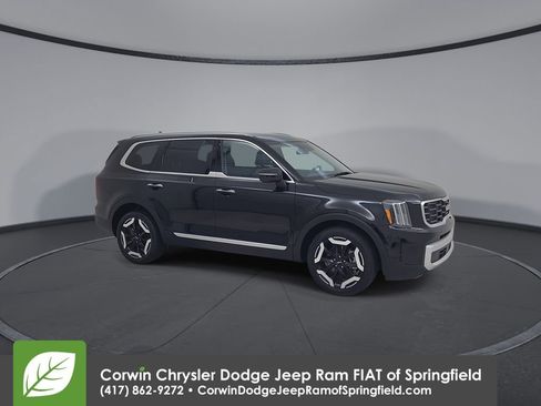 Used 2025 Kia Telluride S AWD/4WD image 2