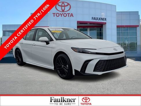 Certified 2025 Toyota Camry SE image 1
