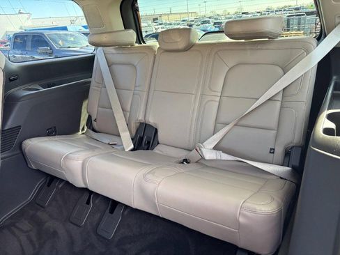 Used 2022 Lincoln Navigator Reserve image 12