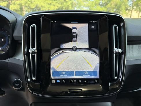 Used 2024 Volvo XC40 B5 Plus AWD/4WD image 17