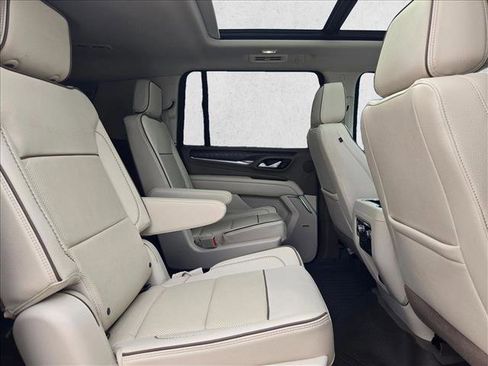 Used 2022 GMC Yukon XL Denali image 17