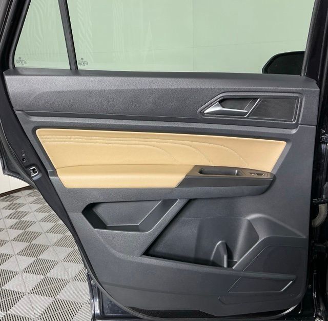 Used 2022 Volkswagen Atlas Cross Sport SE FWD image 19