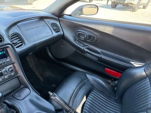 Used 2004 Chevrolet Corvette Convertible w/ Preferred Equipment Group RWD image 21