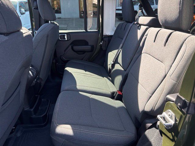Certified 2024 Jeep Wrangler Unlimited AWD/4WD image 32