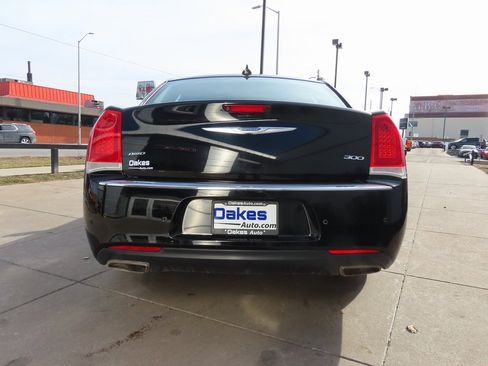 Used 2019 Chrysler 300 Touring L w/ Quick Order Package 22F image 6
