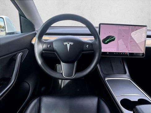 Used 2022 Tesla Model Y Long Range AWD/4WD image 7