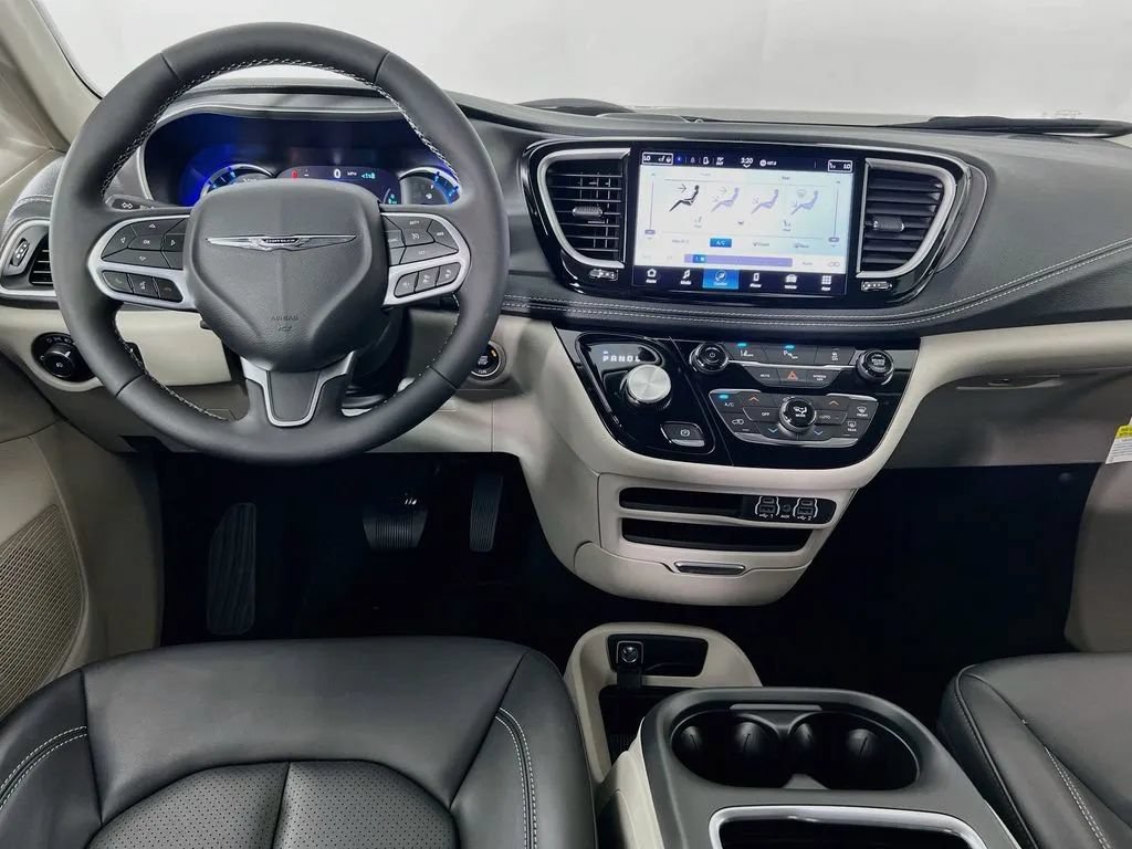 Used 2023 Chrysler Pacifica Touring-L FWD image 22