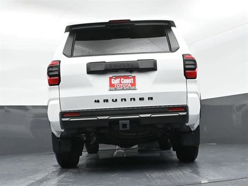 Used 2025 Toyota 4Runner SR5 AWD/4WD image 35