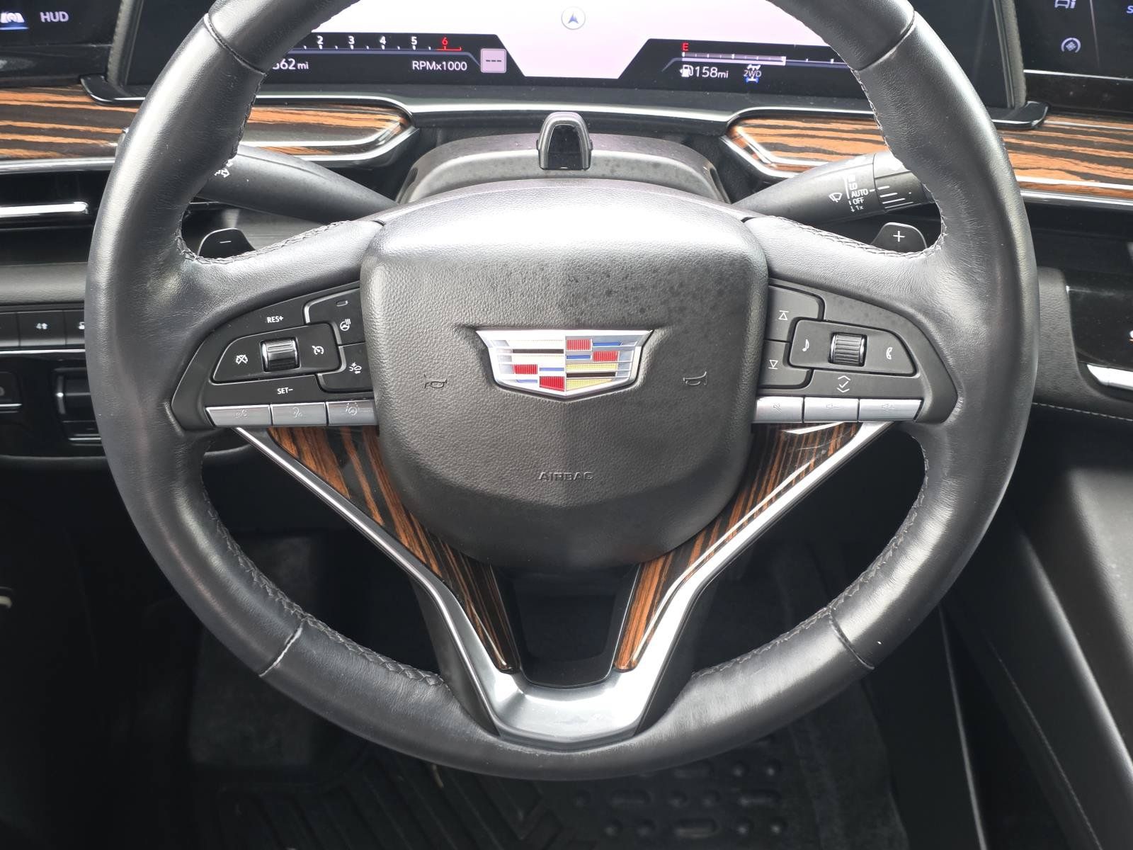 Used 2024 Cadillac Escalade Premium Luxury w/ Performance Package AWD/4WD image 15