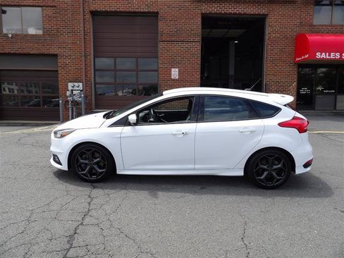 Used 2018 Ford Focus ST image 4