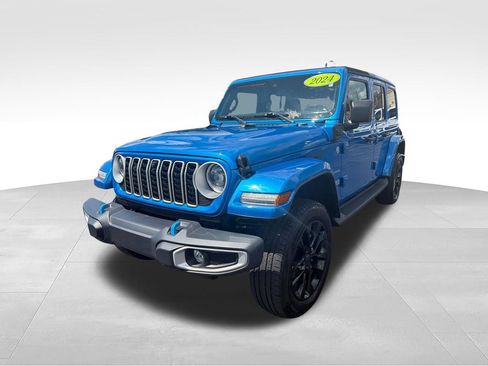 Used 2024 Jeep Wrangler Unlimited Sahara w/ Technology Group AWD/4WD image 2