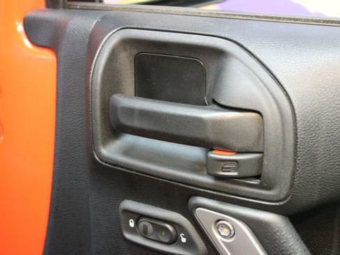 Used 2015 Jeep Wrangler Unlimited Sahara w/ Dual Top Group AWD/4WD image 9