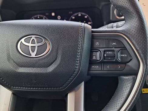 Used 2025 Toyota 4Runner Limited AWD/4WD image 17