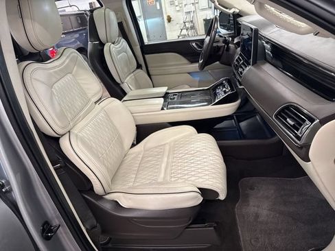 Used 2023 Lincoln Navigator L Black Label AWD/4WD image 32